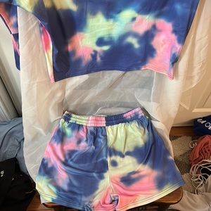 Women’s shorts set beatiful vintage multi colored shorts and shirt light weight